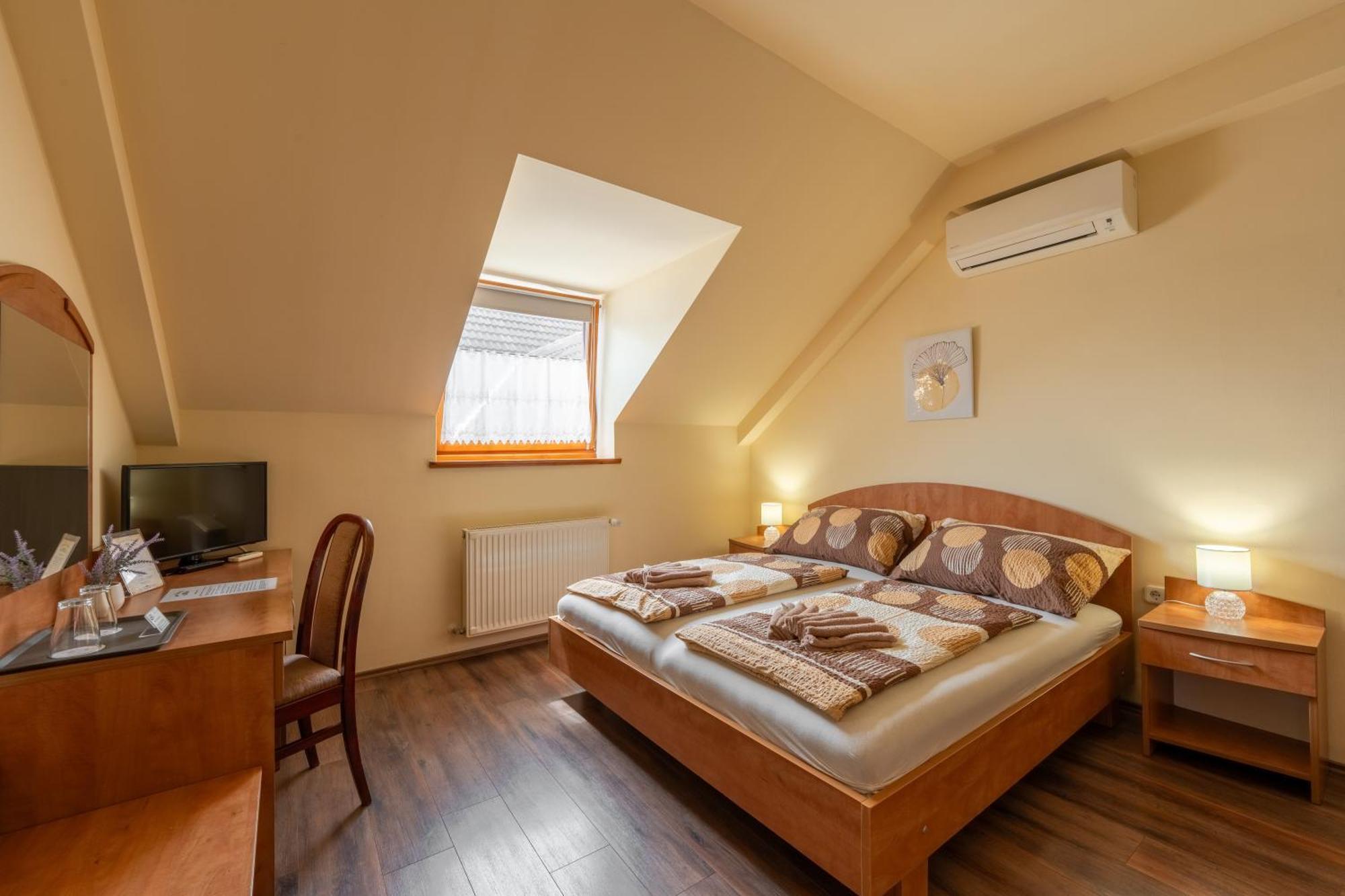 Bed and Breakfast Szenti Vendeghaz Győr Exterior foto
